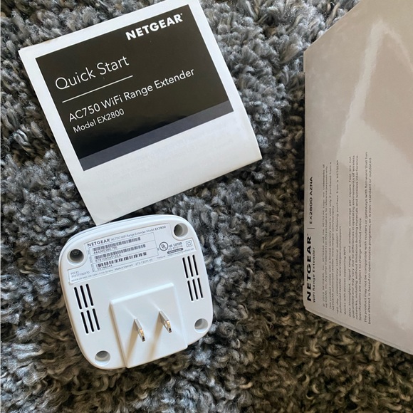 Netgear AC750 WiFi Range Extender (EX2800) - Picture 13 of 14